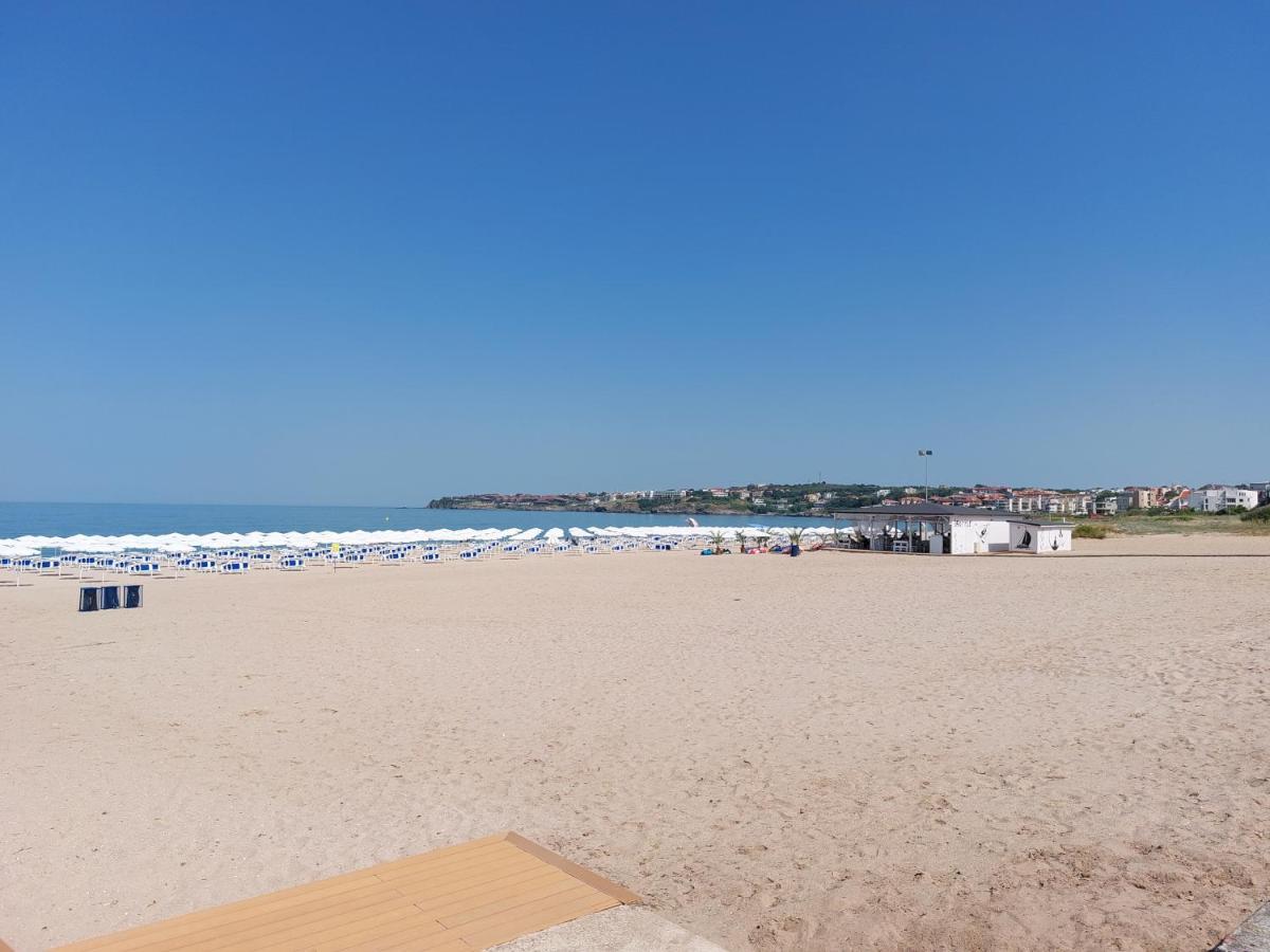 Sapphire Apartment Sozopol Bagian luar foto