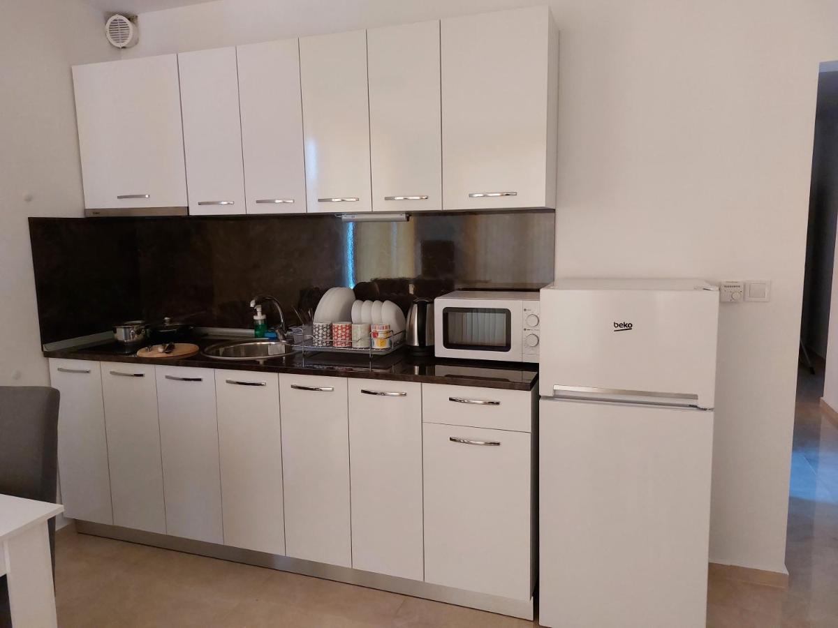 Sapphire Apartment Sozopol Bagian luar foto